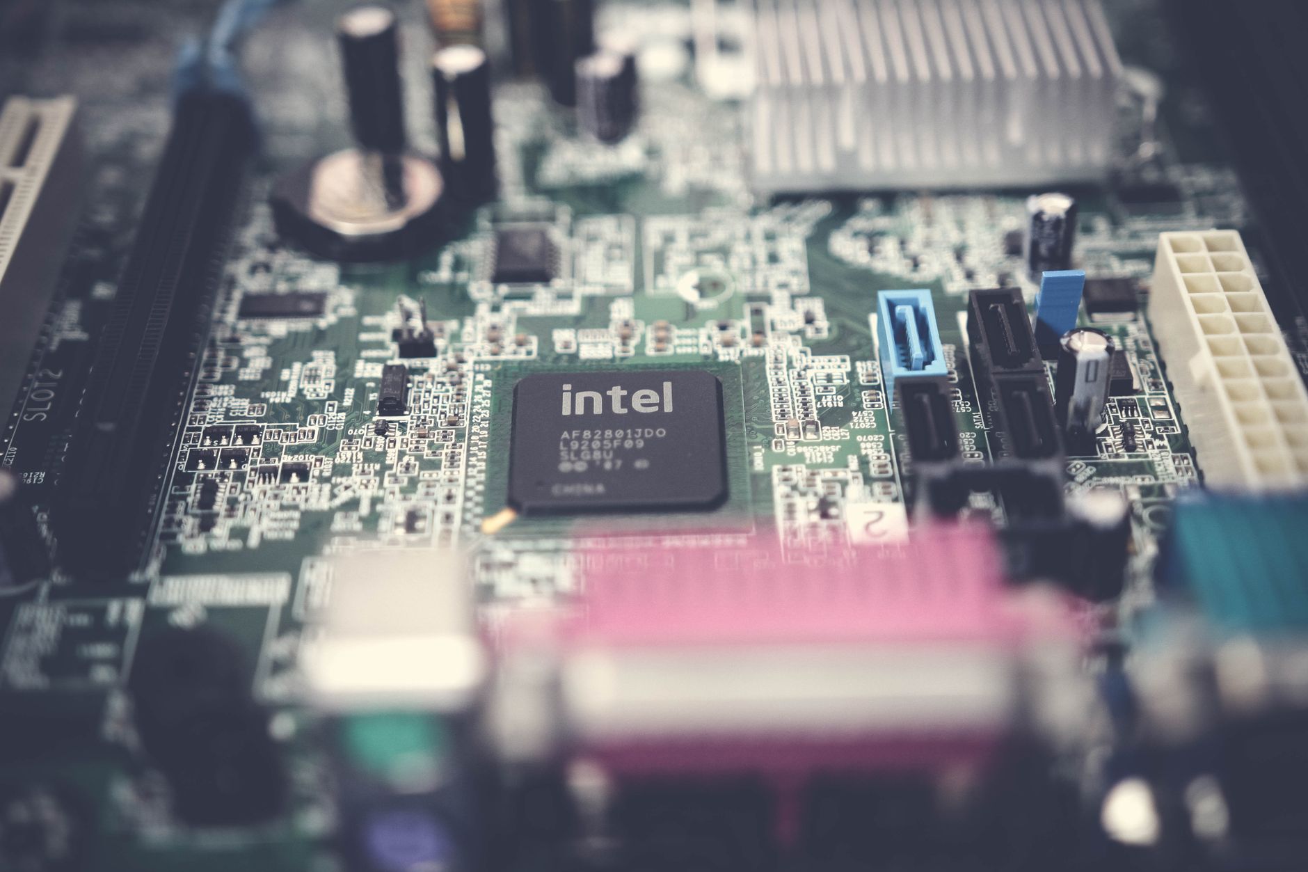 Goldman Sachs, Intel'i 'Nötr' Olarak Değerlendirmeye Başladı, Hedef Fiyat 150 Dolar