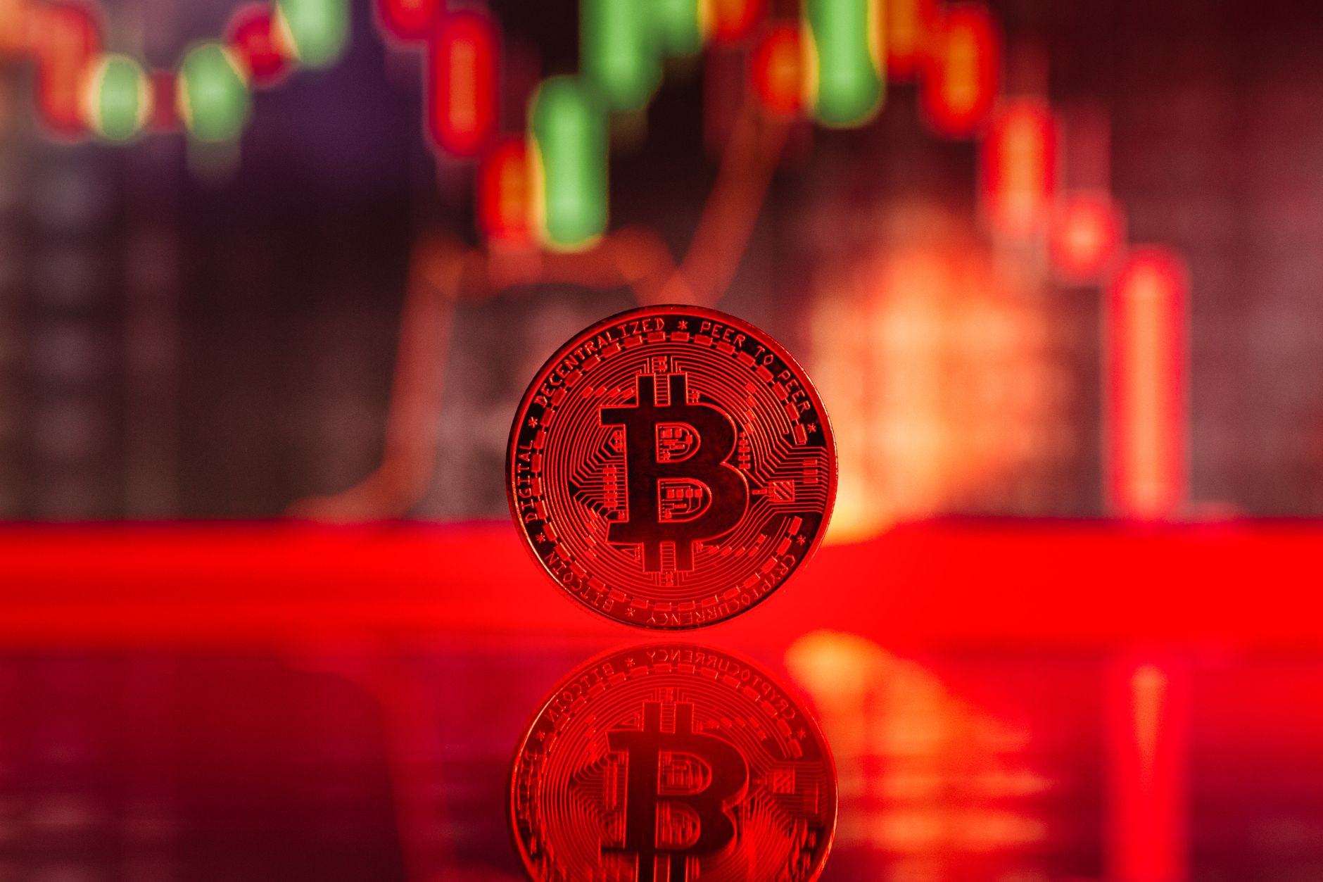 Bitcoin, Şahin Fed ve ETF Çıkışlarının Gölgesinde 21 Ayın En Düşük Seviyesine Geriledi