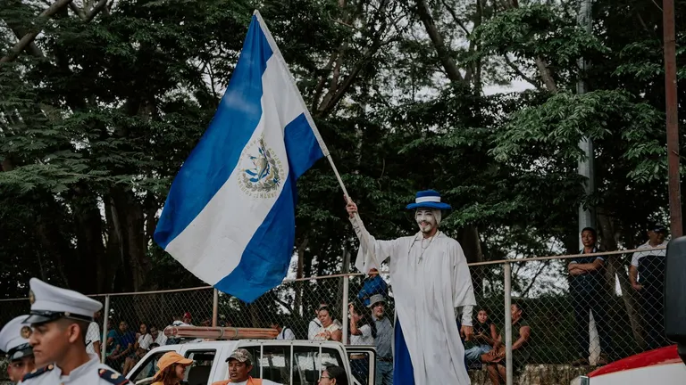 El Salvador'un Bitcoin Rezervi 7.777'ye Ulaştı: Günlük Alım Serisi 916 Gündür Sürüyor
