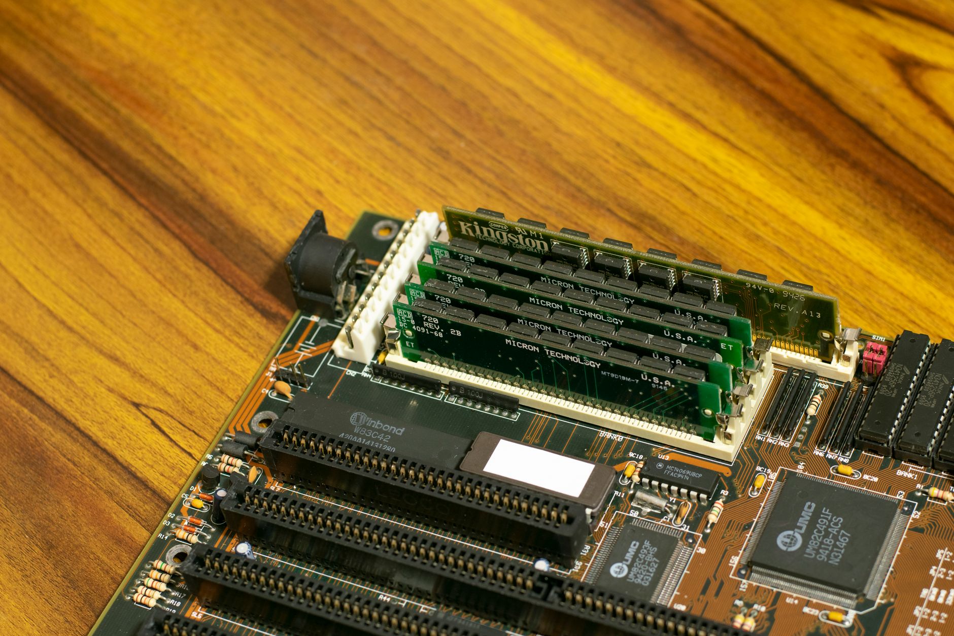 Micron'un Güçlü Performansı Çip Korkularını Tersine Çevirdi: Samsung ve SK Hynix'te Sert Yükseliş