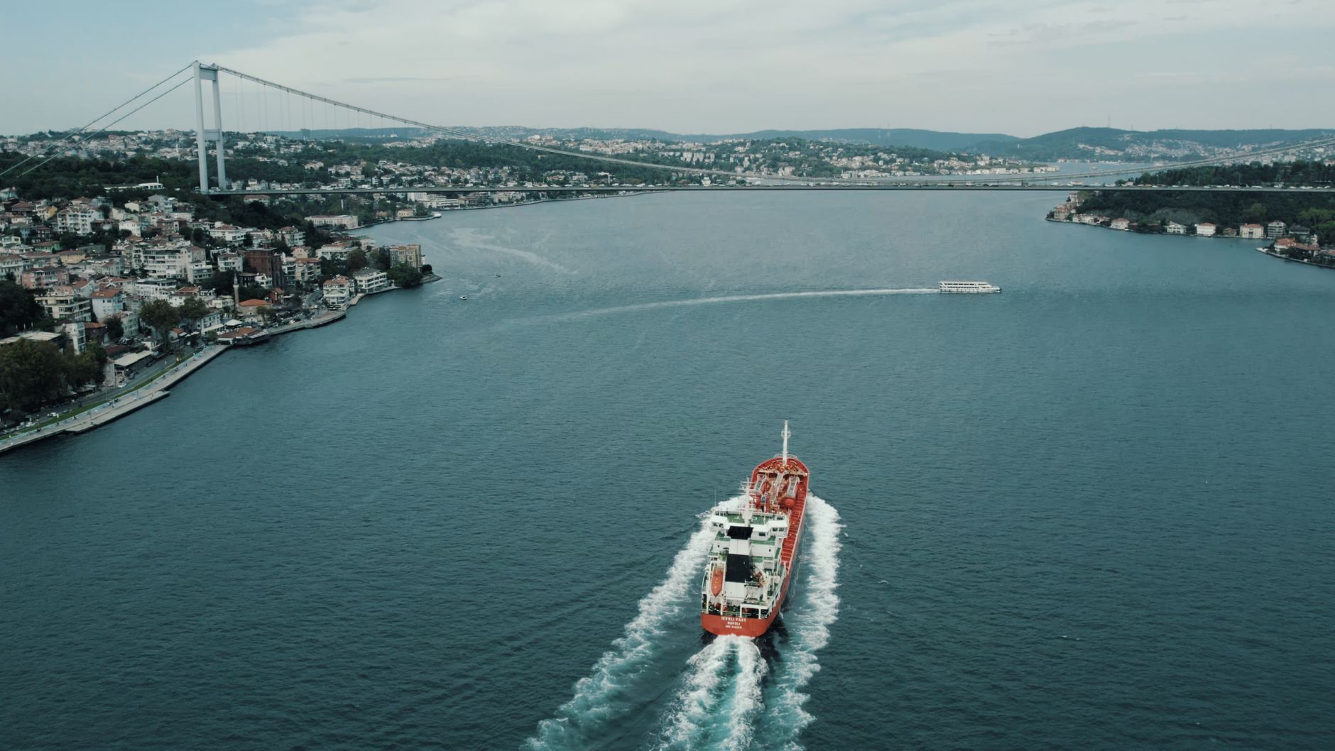 İran, Hürmüz Boğazı'ndan Geçen Gemilere Hizmet Ücreti Uygulayacağını Açıkladı