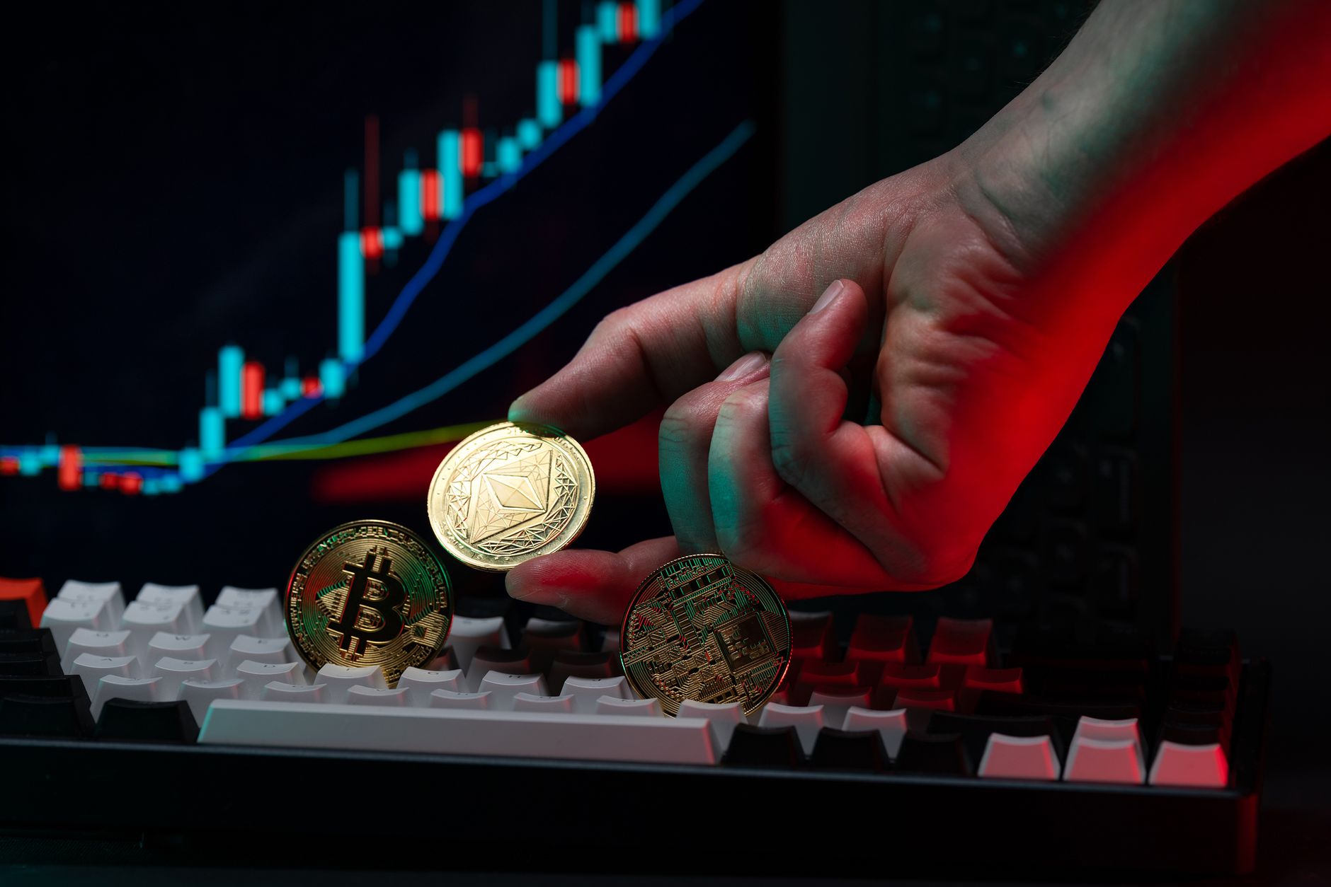 Bitcoin ve Ether'de Sosyal Medya İlgisi 12 Aylık Dibe Vurdu
