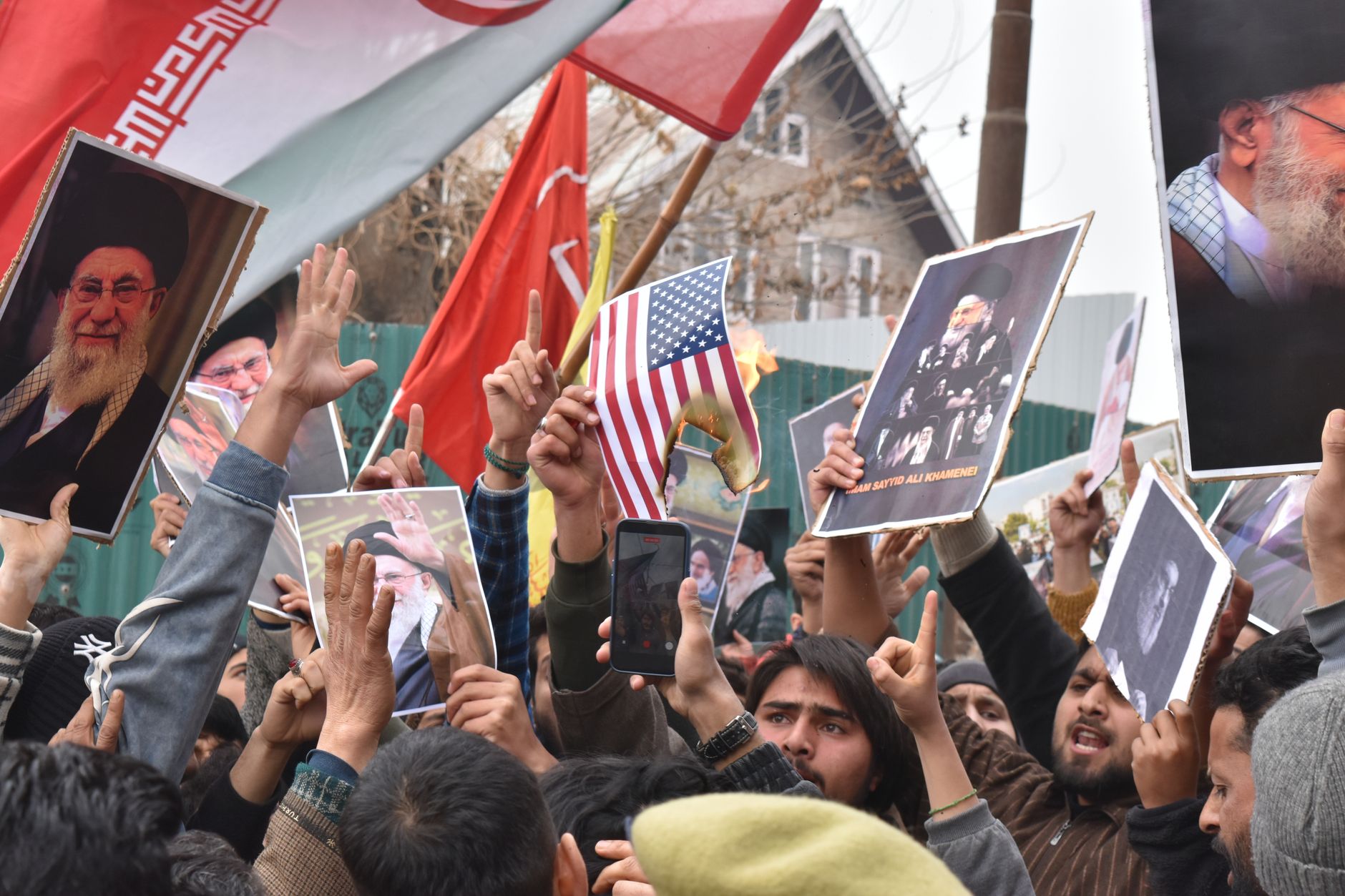 Hamenei'nin Cenazesi 4 Temmuz'da Başlıyor: ABD-İran Ateşkes Mutabakatı Yakın
