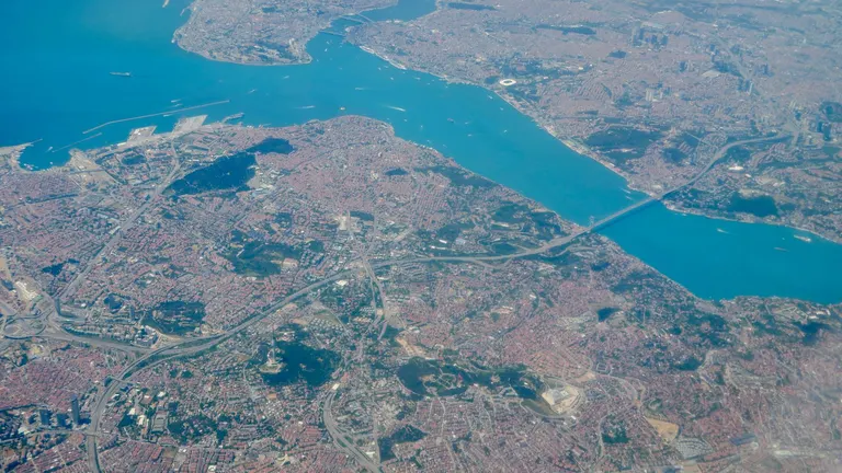 İran: Umman'la Hürmüz Boğazı'nda Güvenli Geçiş Görüşmeleri İlerliyor