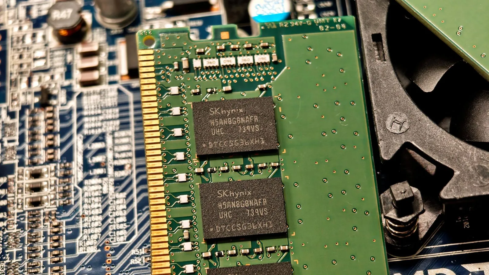 Emeklilik Yatırımcıları İlk Yarıda Samsung ve SK Hynix ETF'lerine Yüklendi, Temmuz'da ABD Endeks Fonlarına Kaydı