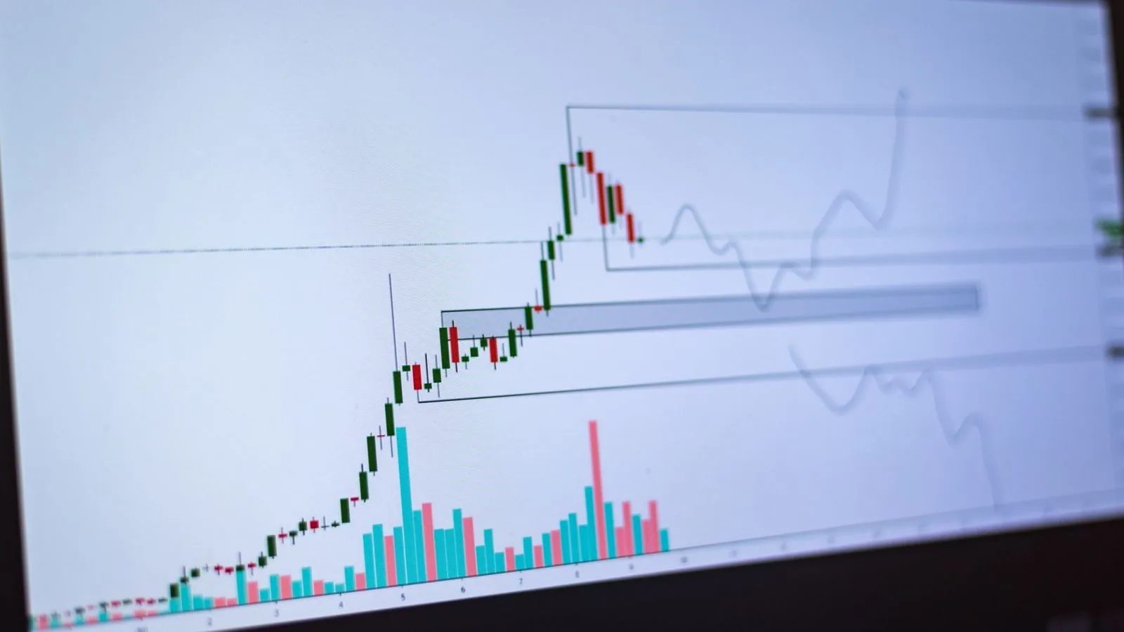 Ethereum Rallisi Hız Kaybediyor: Boğalar ve Ayılar Kilit Direnç Seviyesinin Altında Çatışıyor