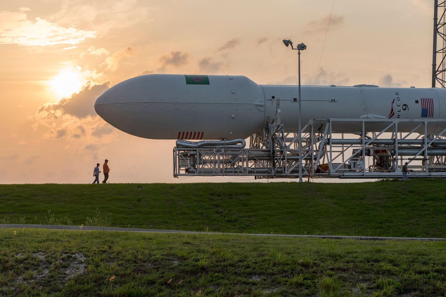 SpaceX Nasdaq'a %19 Yükselişle Giriş Yaptı, Piyasa Değeri 2 Trilyon Doları Aştı