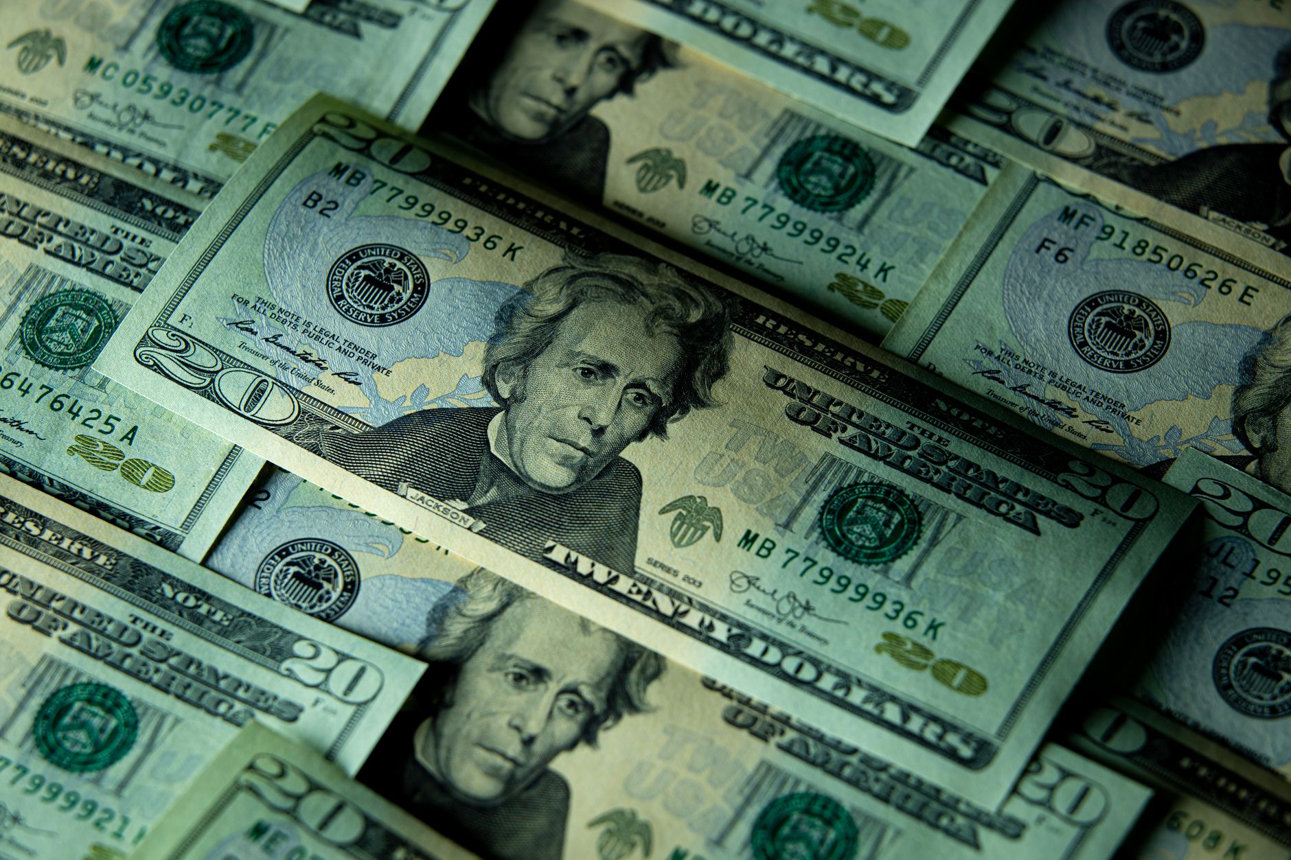 Bitcoin 60.000 Dolar Seviyesini Korumakta Zorlanıyor: 1,79 Milyar Dolarlık ETF Çıkışı ve Faiz Artışı Beklentileri
