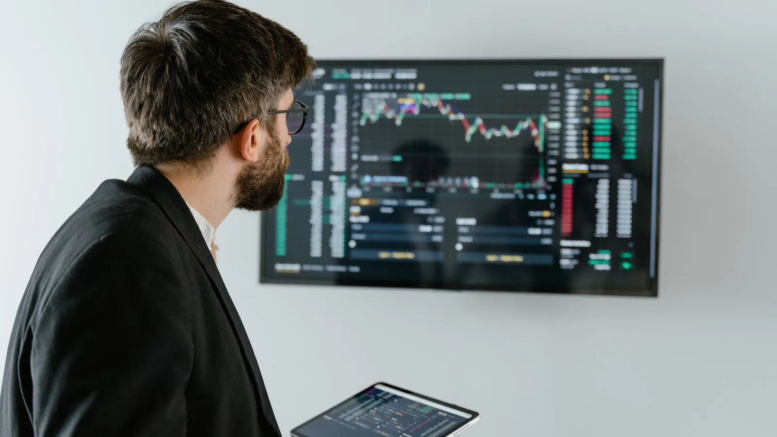 ABD Borsaları Karışık Seyretti; Nasdaq Yüzde 0,06 Arttı