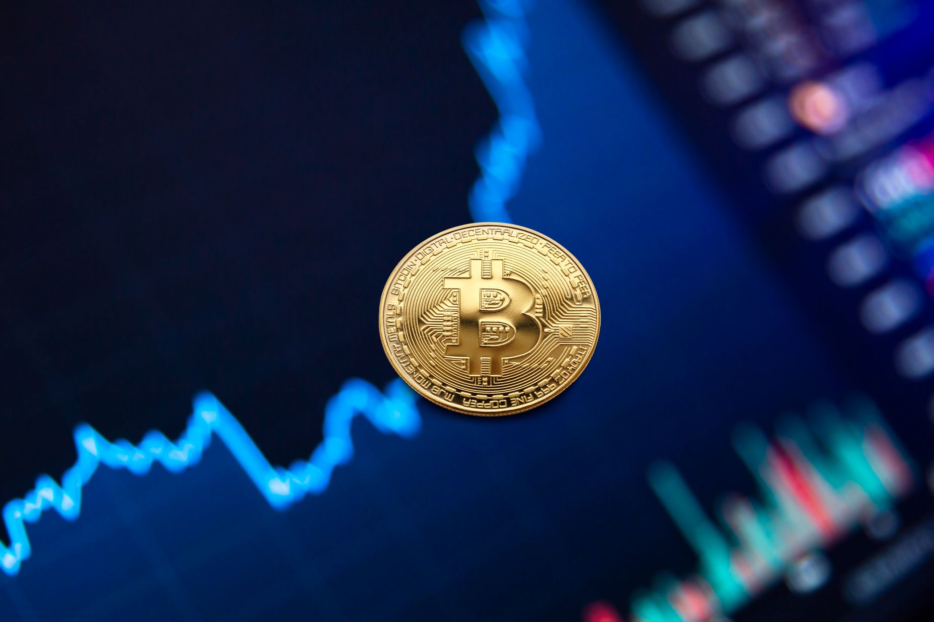 Bitcoin, Strategy Satışı Sonrası Toparlanıyor: Fonlama Oranı Yıllık %9'a Yükseldi