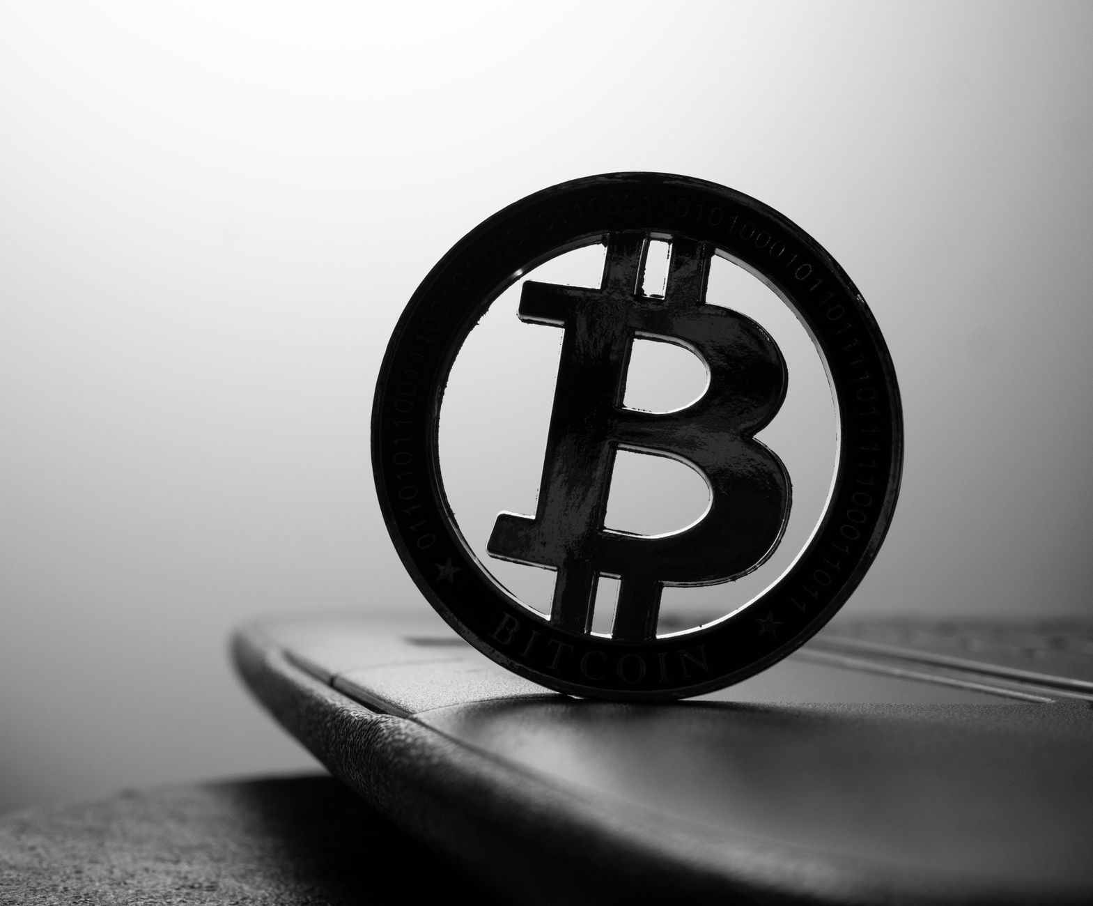 ABD Spot Bitcoin ETF’lerinden 10 Gün Üst Üste Çıkış: 296 Milyon Dolar