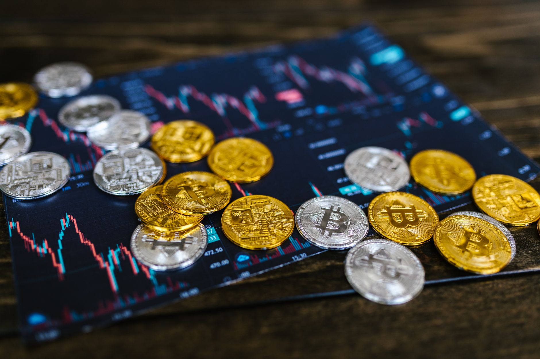 Bitcoin Kısa Süreliğine 64.000 Doların Altına Geriledi