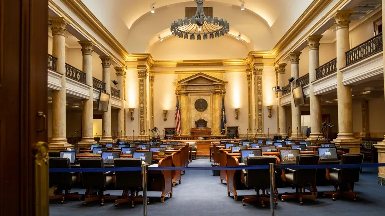 Senatör Alsobrooks, CLARITY Yasası'nda Adalet Bakanlığı'nın Tek Yetkili Olmasına Karşı Çıkıyor