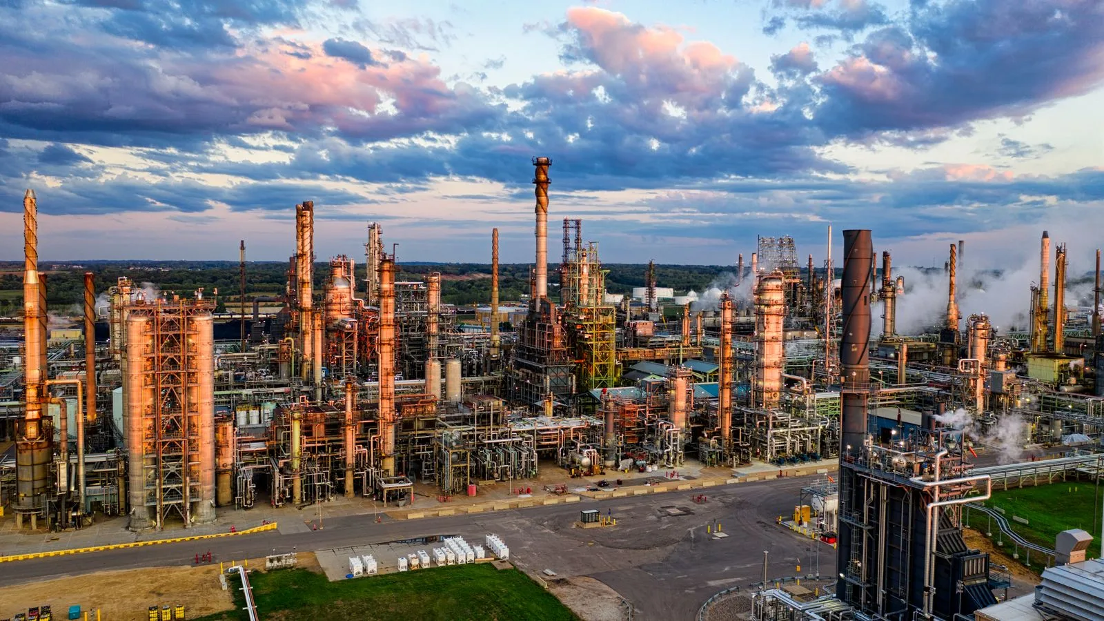 Goldman Sachs'tan Petrol Tahmini: Hürmüz Boğazı'ndaki Riskler Fiyatları Etkileyebilir