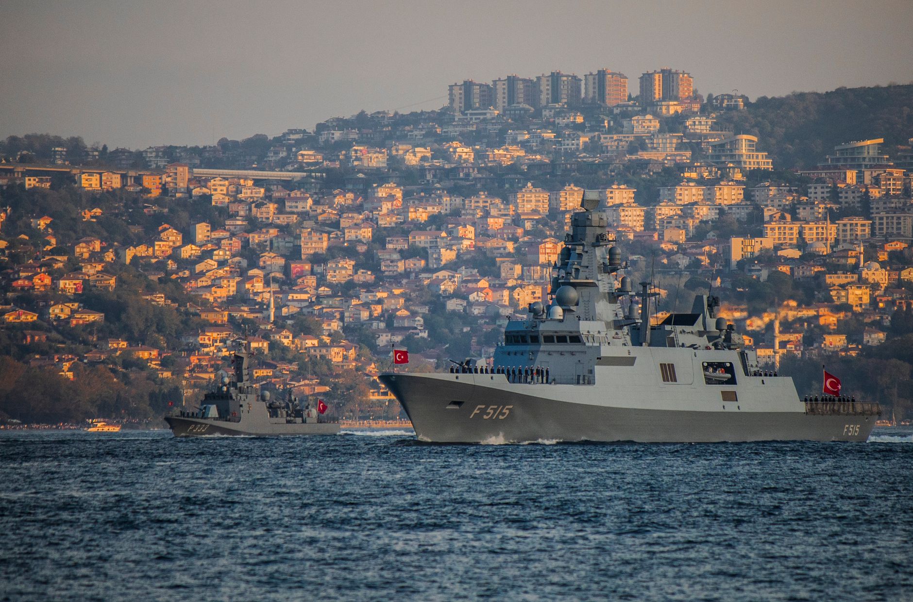 Axios: ABD, Hürmüz Boğazı'nda İran Hedeflerine Askeri Saldırı Başlattı