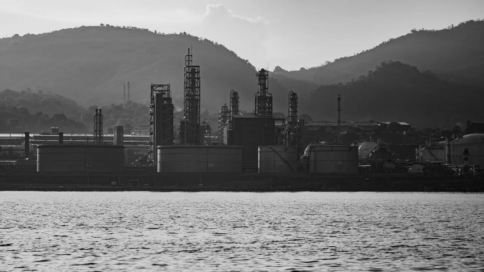 Petrol 100 Doların Üzerine Çıkarken Koreli Rafineriler Yükselişte; S-Oil ve GS Bu Ay %40'ın Üzerinde Değer Kazandı