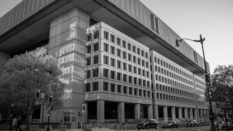 Fed Başkanı Warsh, Etik Kurallar Kapsamındaki Finansal Varlıklarını Satmayı Tamamladı