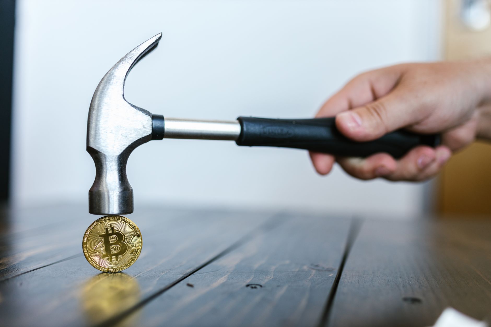 Trump İran'a 20 Kat Misilleme Tehdidi: Orta Doğu Gerilimi Bitcoin'in Toparlanmasını Test Ediyor